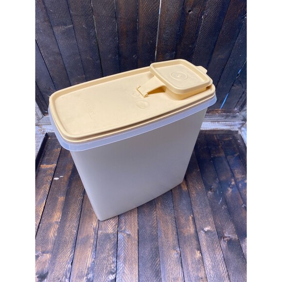 Vintage Tupperware Cereal Keeper Beige 1589-3 With Pour Lid - Picture 1 of 9